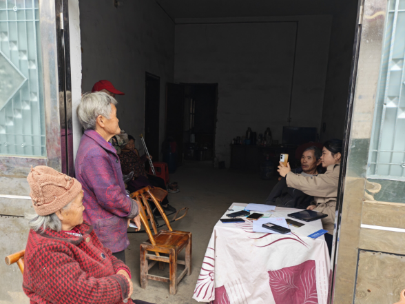 杨柳铺乡申中村：便民出新招 劳务电子发票送上门