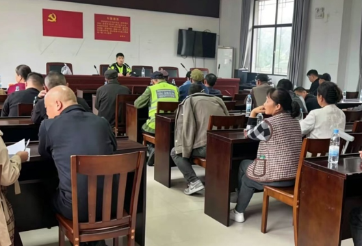 零阳街道铜台社区：交通安全宣讲进社区 守护居民出行平安