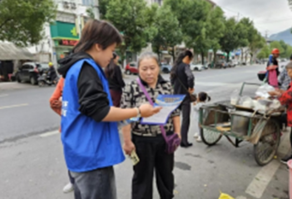 赶集日里送政策 创业补贴暖民心——零溪镇开展一次性创业补贴宣传活动