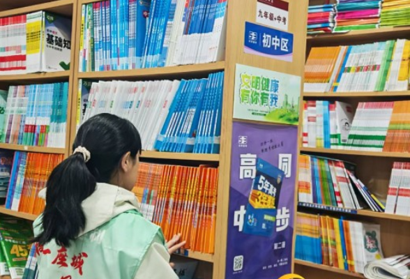 筑牢文化防护墙 零阳街道南街社区开展“扫黄打非”排查宣传