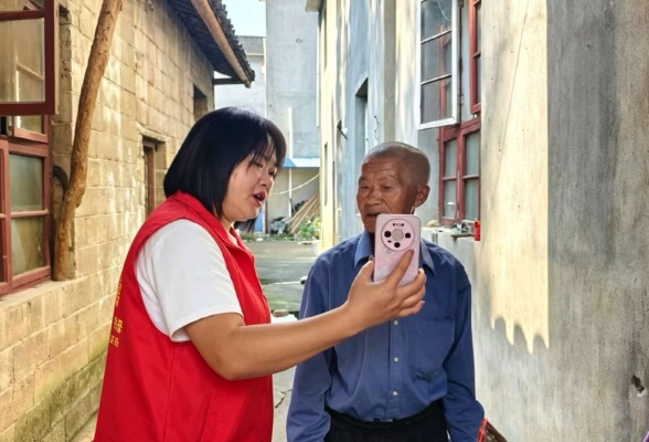 石马村党群服务中心：上门认证暖人心 贴心服务退役军人