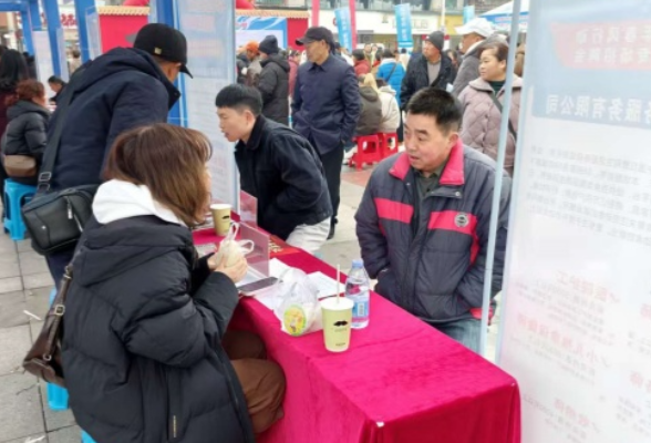 赵家岗土家族乡：春风送暖促就业 人才济济助发展