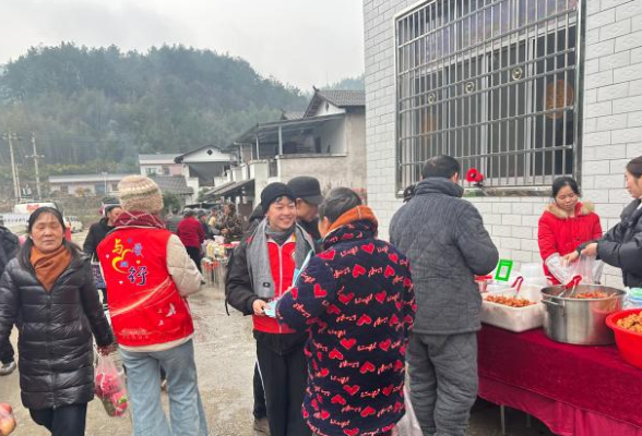 法治宣传赶大集 青春力量暖民心——高桥镇开展大学生志愿者送法下乡活动