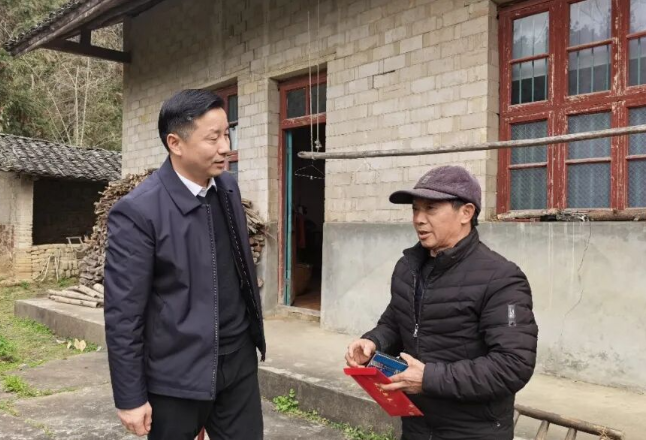 【新春走基层】李勇走访慰问困难群众
