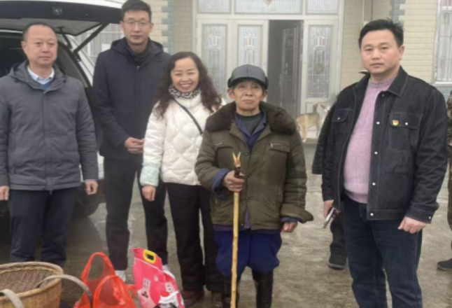物资进山 关怀入户 ——省委党校驻天湖村工作队开展新春慰问