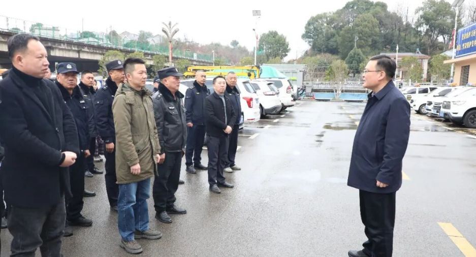 朱爱民除夕看望慰问坚守工作岗位值班值守人员