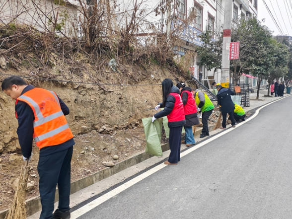 许家坊土家族乡：以路为媒焕新颜 护航新春返乡路