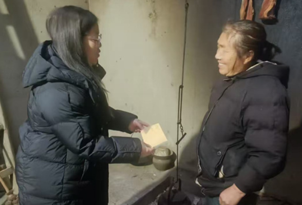 高峰土家族乡开展困境妇女慰问活动