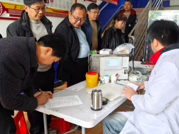 阳和土家族乡：无偿献血传爱心 干群携手显担当