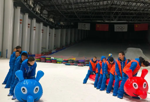 县残联组织残疾人代表乐享冰雪乐趣  为全省残疾人冰雪运动季预热