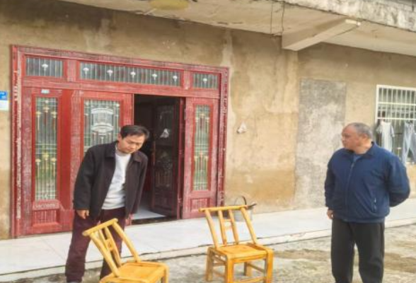 赵家岗土家族乡双新村：走访察民情 服务暖民心