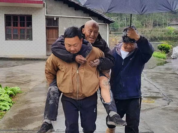 象市镇旭日塔村：危急时刻勇担当 干部救助暖民心