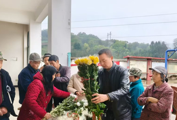 江垭镇李家峪村：千枝菊花赠村民，无烟祭祀过清明