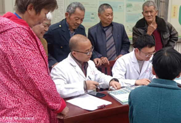 龙潭河镇铁树潭社区：情系桑榆晚 健康体检暖人心