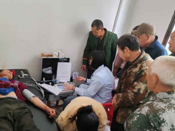 三合镇西庄社区开展老年人免费体检活动 暖心服务守护"夕阳红"