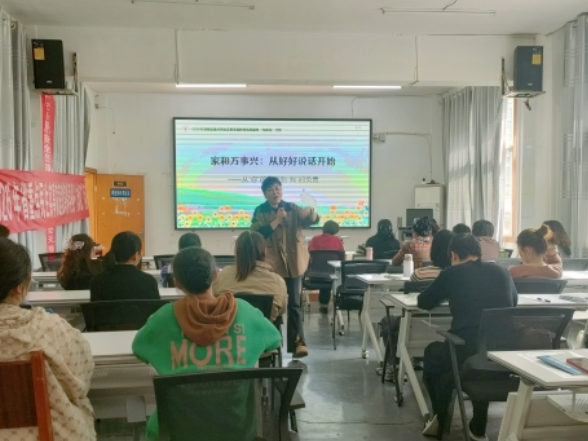 “向阳花”行动走进新就业群体 为家政从业者送去“好好说话”的家庭教育课