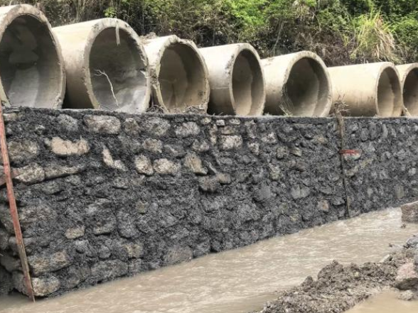 金岩土家族乡九渡溪村：三天抢修水毁沟渠  多方联动保春耕