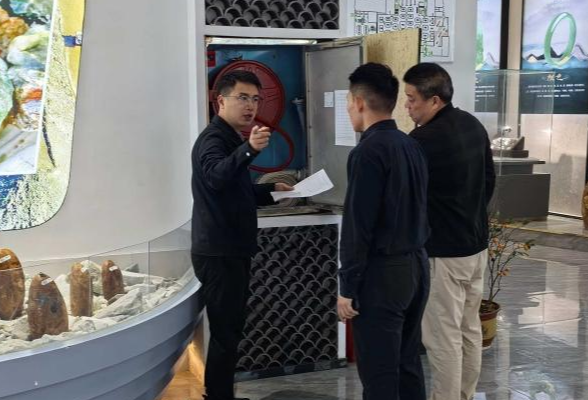 筑牢安全防线 护航平安假期 ——阳和土家族乡开展节前安全与旅游市场专项检查