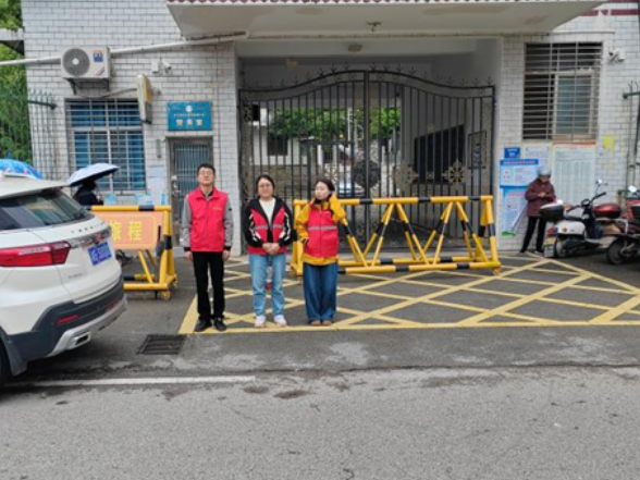 杨柳铺乡杨柳铺社区：开展护校行动 筑牢校园交通安全防线