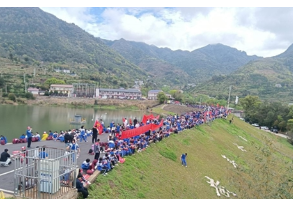 五十华里砺青春 小小村落暖人心   —— 零溪镇黄连村温情守护慈利一中徒步学子