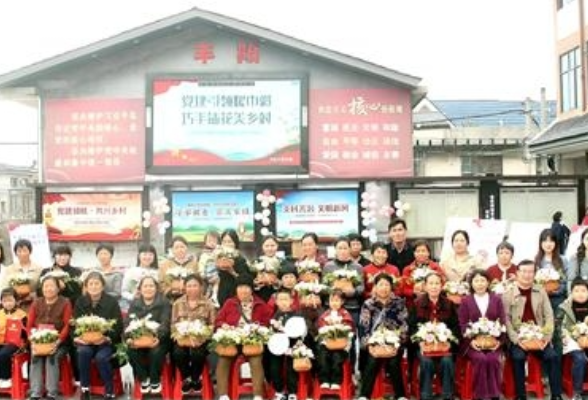 丰阳村：农家书屋飘花香 首届春日花艺培训受热捧