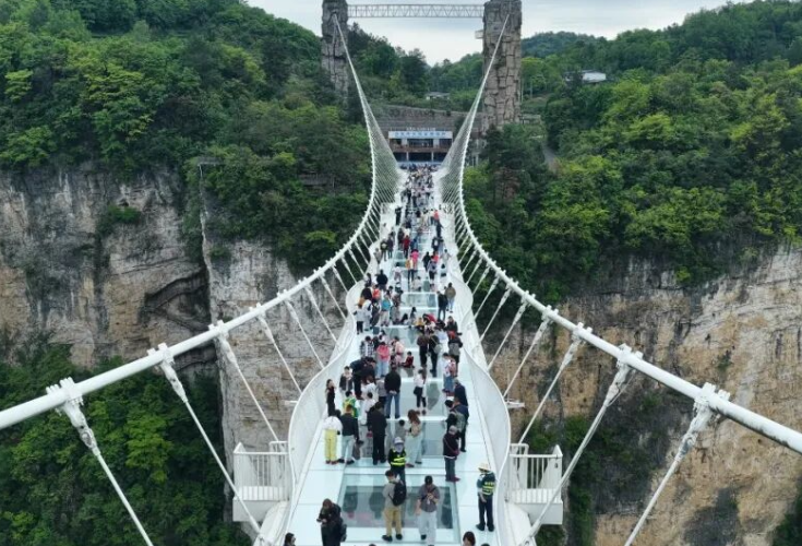 【五一游慈利】张家界大峡谷景区：“五一”暖心守护 让游客尽享舒心旅程