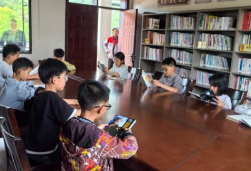 杨柳铺乡荷叶村：农家书屋成乡村孩子避暑求知好去处