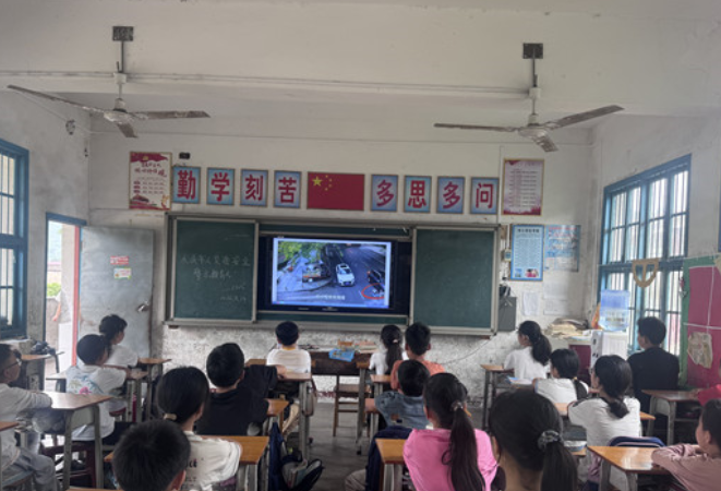 杨柳铺乡中心完小：筑牢交通安全防线，守护学生平安成长