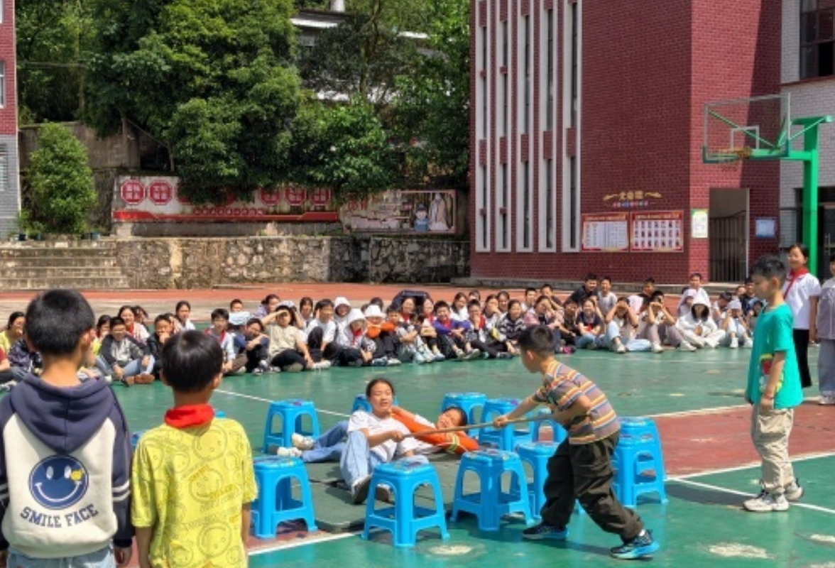 赵家岗土家族乡中心完小：模拟实战练技能，安全护航伴成长