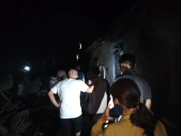 昼夜坚守筑牢防汛防线 二坊坪镇全力守护群众平安