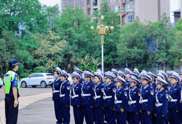 金慈实验小学：小小交警上线，安全一路“童”行
