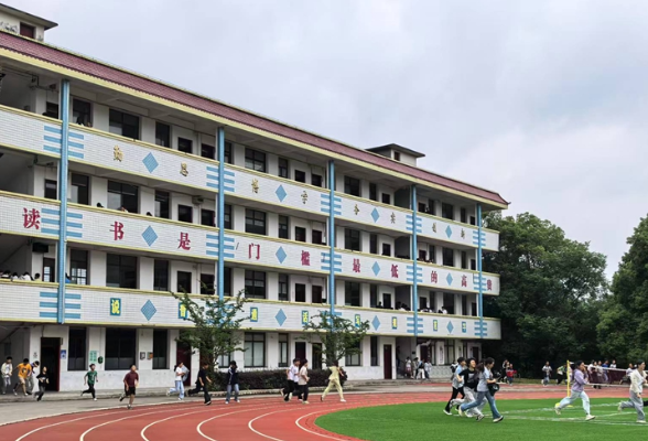 苗市镇中学：不提前通知不预告 练就应急真本领