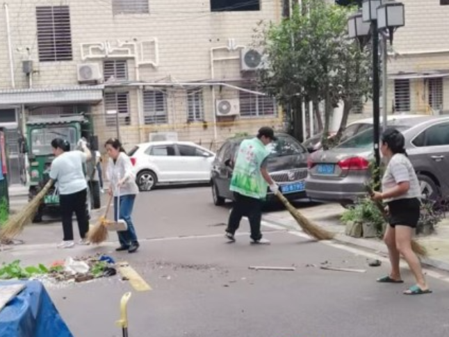 零阳街道南街社区：党建引领环境整治 干群携手共筑家园