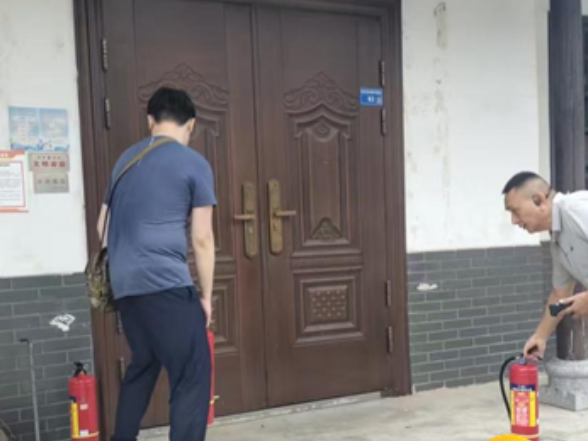 岩泊渡镇：消防排查除隐患 群众安全记心间