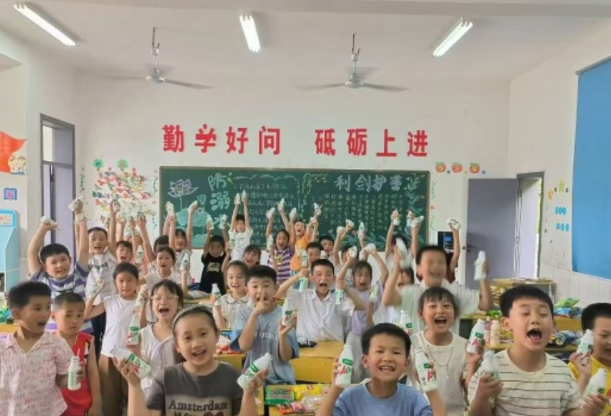 龙潭河镇中心完小：彩饰课堂添童趣 欢歌校园庆六一
