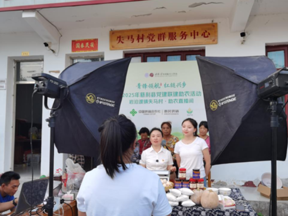 慈利县岩泊渡镇失马村: 红色阵地“多功能” 服务群众“全天候”