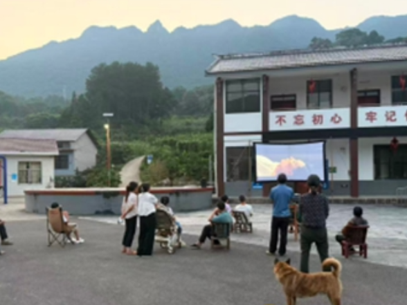 零溪镇金龙村：银幕再点亮，山村夜生辉