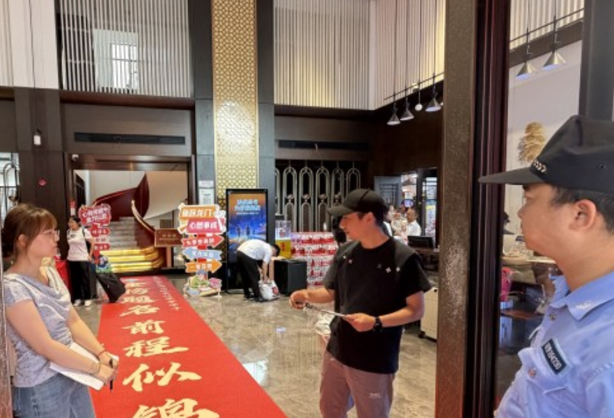 零阳街道南街社区：“志愿护考·静音筑梦”在行动