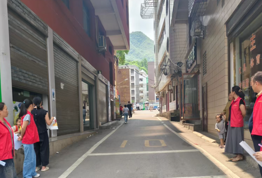 溪口镇老街社区：一抹志愿红，守护高考赶考路