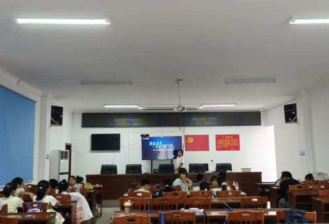 金慈街道垭门关村：观看防溺水警示片 筑牢暑期安全防线
