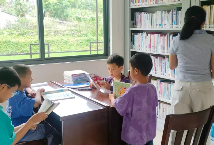 南山坪乡盐市村：农家书屋“阅”享暑假 书香浸润乡村