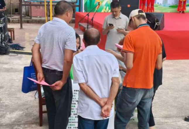 三官寺土家族乡张家溶村：党群阵地搭桥梁 专场招聘助就业