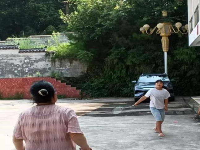 党群连心聚邻里 老少同乐享美好——三官寺土家族乡湖南泉村开展惠民文体党群服务活动