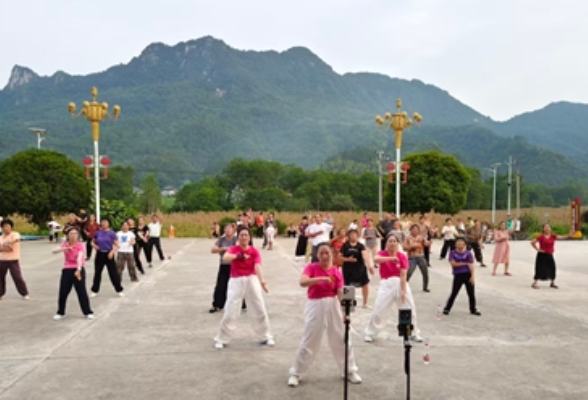 全民健身展风采 公益培训进乡村——新红村开展全民有氧健身操公益培训活动