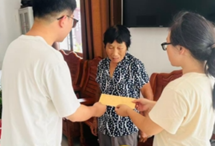 情暖暑期，爱心护航——零溪镇团委开展困境青少年走访慰问活动