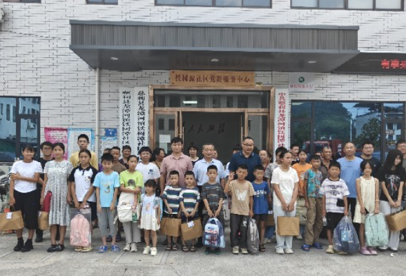 情暖童心 圆梦成长——中国人民银行张家界分行、张家界市水文局深入龙潭河镇开展“圆梦工程”关爱农村未成年人活动