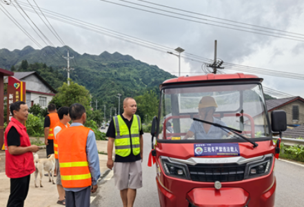 零溪镇锣鼓村：“志愿红”守护“平安路”