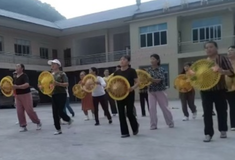 龙潭河镇：党群阵地焕活力 舞动乡村幸福曲
