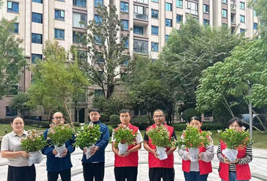 零阳街道零溪村党群服务中心：情暖教师节 绿意敬师恩