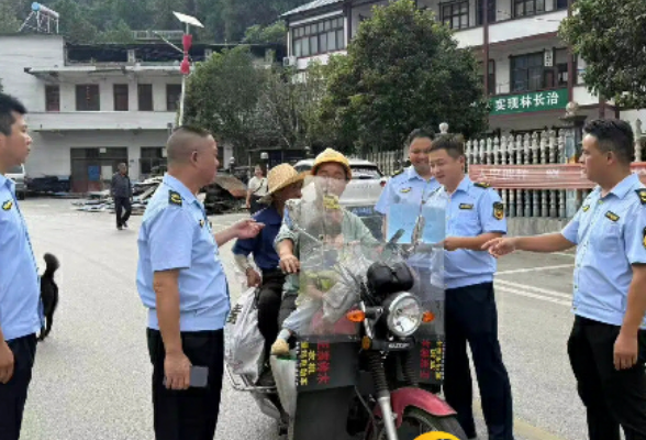 金岩土家族乡： 文明劝导“劝”出新风尚 市场整治“整”出新面貌